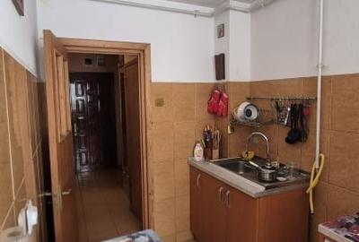 Apartament cu 3 camere semidecomandat, mobilat în Far - 7