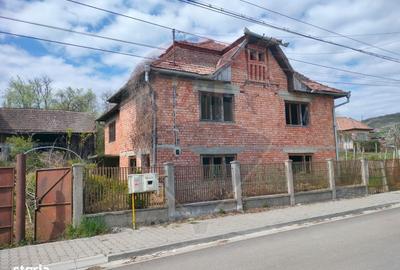 Casă cu 4 camere în Central