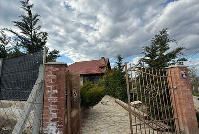 Casă cu 3 camere cu Teren 400 Mp în Vânători
