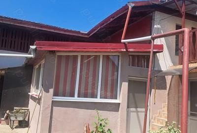 Casă cu 6 camere cu Teren 1880 Mp în Parța - 4