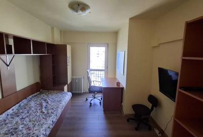Apartament cu 3 camere decomandat în Dristor