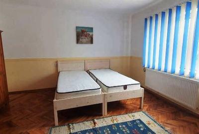 Casă cu 4 camere cu Canalizare în Cristian - 3