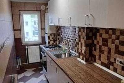 Apartament cu 3 camere semidecomandat în Viziru 1
