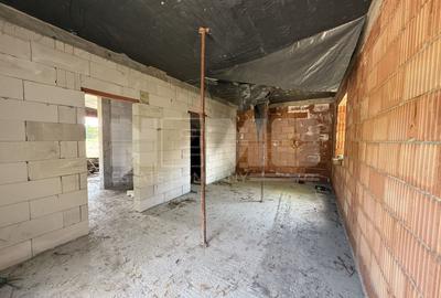 Duplex cu 4 camere cu Canalizare în Central - 5