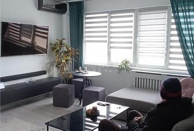 Apartament cu 3 camere semidecomandat, mobilat în 1 Mai