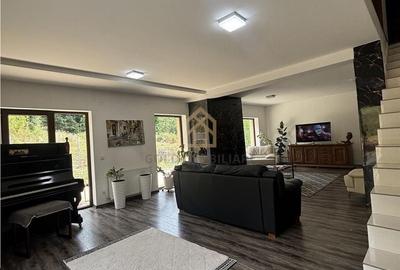 Casă cu 4 camere în Central