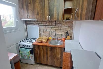 Garsonieră decomandată în Confecții