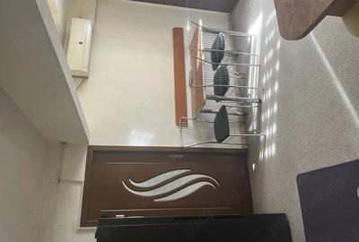 Apartament cu 3 camere semidecomandat în Gheorghe Lazăr