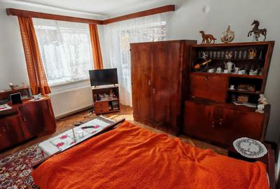 Casă cu 4 camere în Central