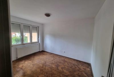 Apartament cu 2 camere decomandat în Botizului