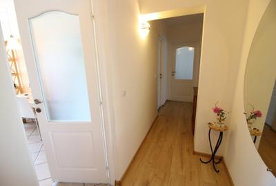 Apartament cu 4 camere decomandat, mobilat în Piața Centrală