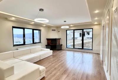 Casă cu 4 camere cu Teren 1000 Mp în Central