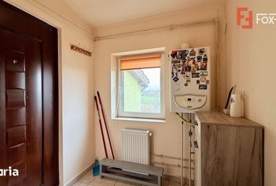 Apartament cu 3 camere semidecomandat în Ghiroda