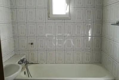 Apartament cu 4 camere decomandat în Lujerului