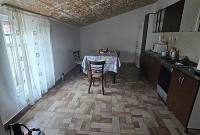 Casă individuală cu 3 camere cu Canalizare în Central - 6