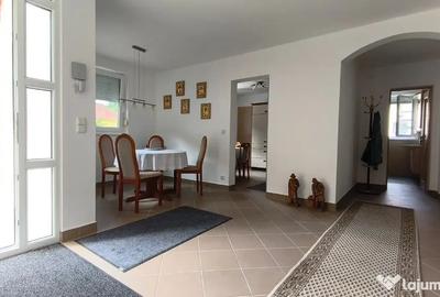 Casă cu 4 camere cu Teren 2631 Mp în Central