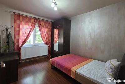 Apartament cu 3 camere decomandat în Aradului