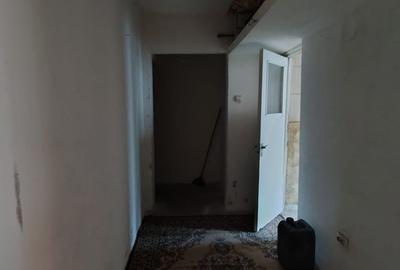 Apartament cu 2 camere semidecomandat în Micro 11