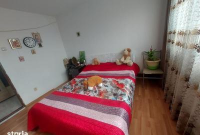 Apartament cu 3 camere decomandat în Micro 11 - 12