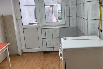 Apartament cu 2 camere decomandat în Petros