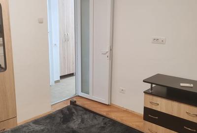 Apartament cu 2 camere decomandat în Cartierul Traian - 2