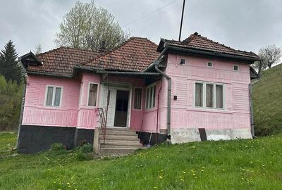 Casă cu 3 camere cu Teren 40 Mp în Subcetate