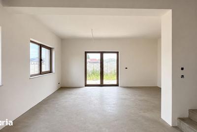 Casă cu 4 camere cu Teren 275 Mp în Rudicica