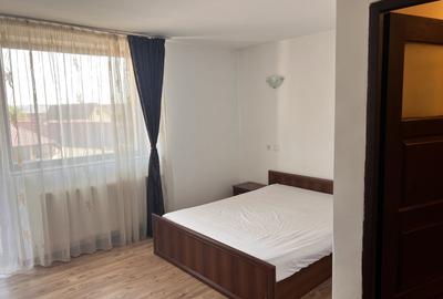 Apartament cu 3 camere decomandat, mobilat în Vasile Aaron