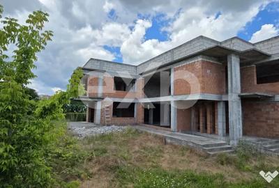 Casă cu 3 camere cu Teren 615 Mp în Central
