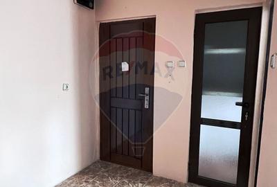 Apartament cu 2 camere semidecomandat în Micro 19