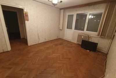 Apartament cu 3 camere semidecomandat în Podu Roș - 2