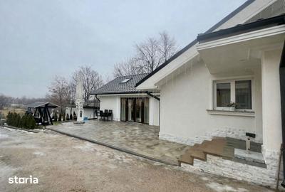 Casă cu 3 camere cu Teren 200 Mp în Central - 2