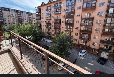 Apartament cu 2 camere decomandat în Roșu