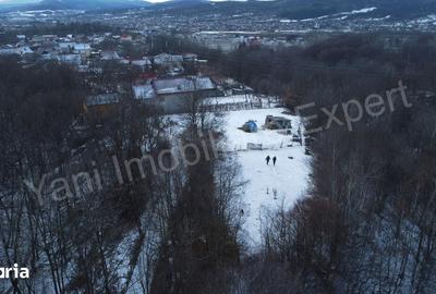 Teren de 5247 mp, în Central - 1