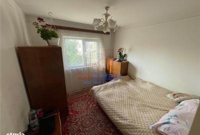 Apartament cu 3 camere decomandat în Galata