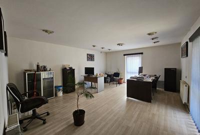 Casă cu 2 camere cu Canalizare în Central