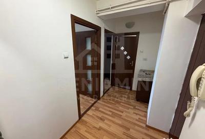 Garsonieră decomandată în Central