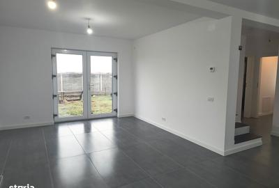Casă cu 5 camere cu Teren 500 Mp în Borș - 16