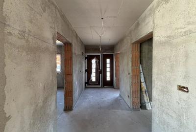 Casă cu Teren 400 Mp în Sud