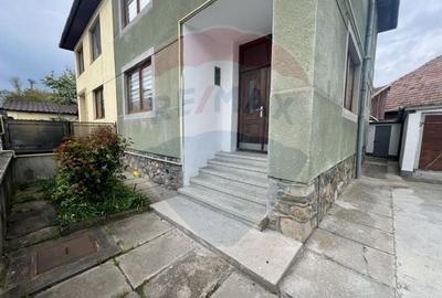 Casă cu 3 camere cu Teren 250 Mp în Central
