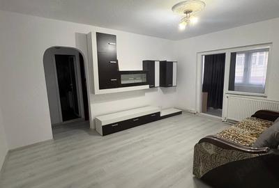 Apartament cu 3 camere semidecomandat în Central - 1