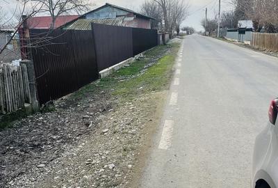 Teren de 1305 mp, în Vărăști