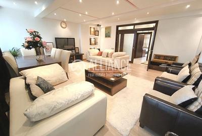 Penthouse cu 3 camere decomandat, mobilat în Central - 1
