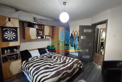 Apartament cu 3 camere decomandat în Sud