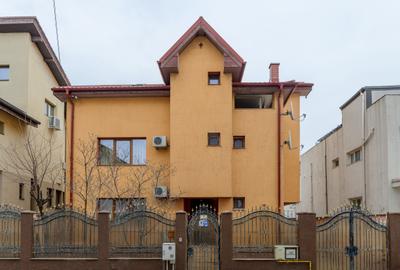Casă individuală cu 9 camere cu Canalizare în 1 Decembrie 1918 - 1