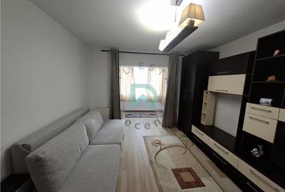 Apartament cu 3 camere semidecomandat în Tractorul