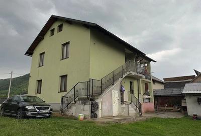 Casă cu Teren 5700 Mp în Leordina