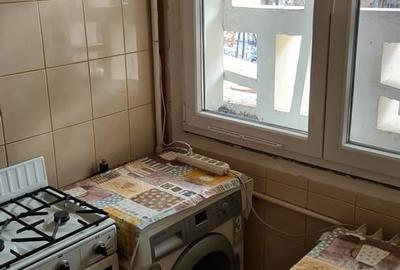 Garsonieră decomandată în Apărătorii Patriei