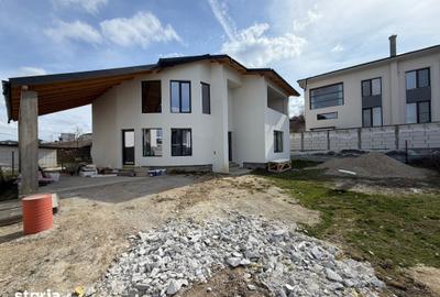 Casă cu 4 camere cu Teren 500 Mp în Central