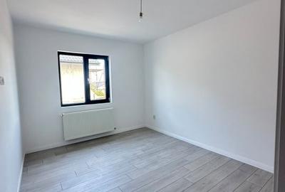 Casă cu 6 camere cu Teren 200 Mp în Central
